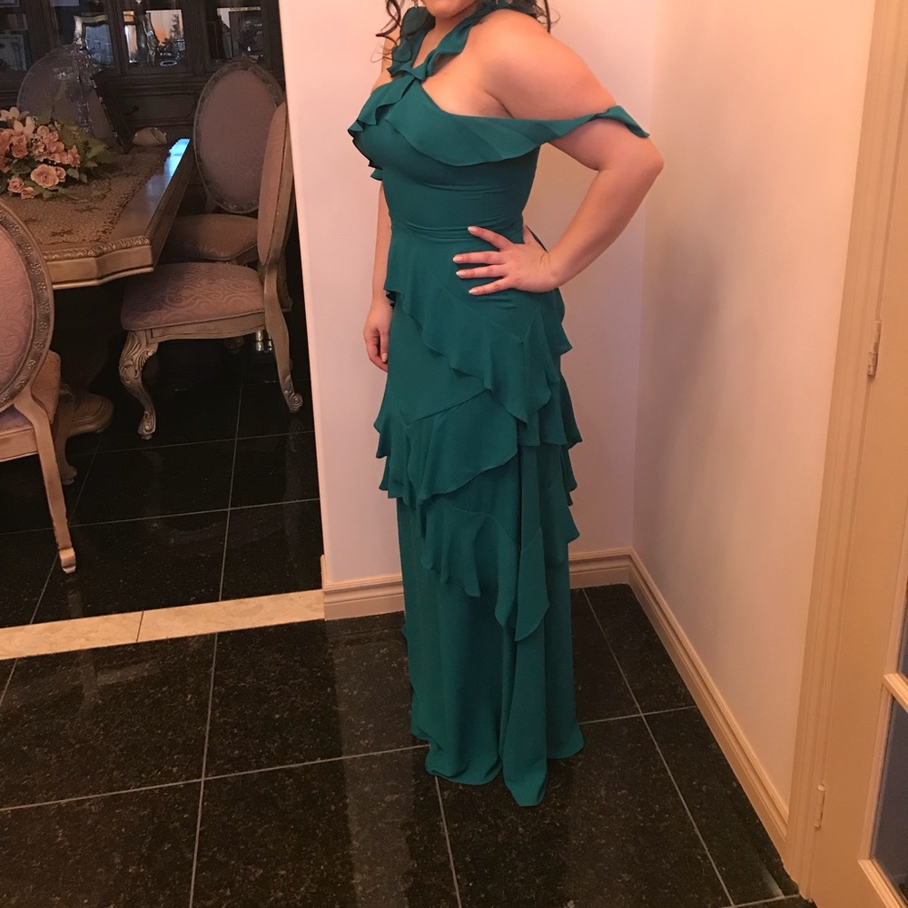 Audrianna Halter Gown (green) ✨OFFERS ACCEPTED✨